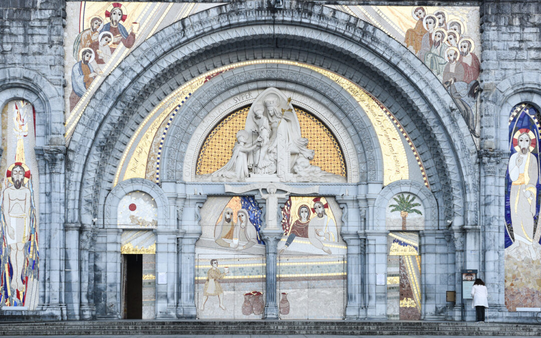Bischof lässt Rupnik-Mosaike an Lourdes-Basilika verdecken
