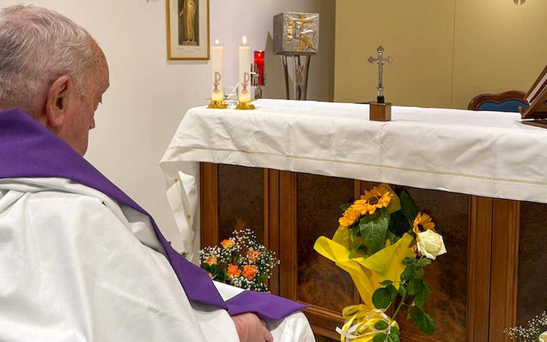 Erstes Foto von Papst Franziskus seit über vier Wochen veröffentlicht