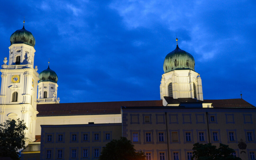 Streit um abgesetzten Pfarrer – Ruf nach Demo-Absage vor Passauer Dom
