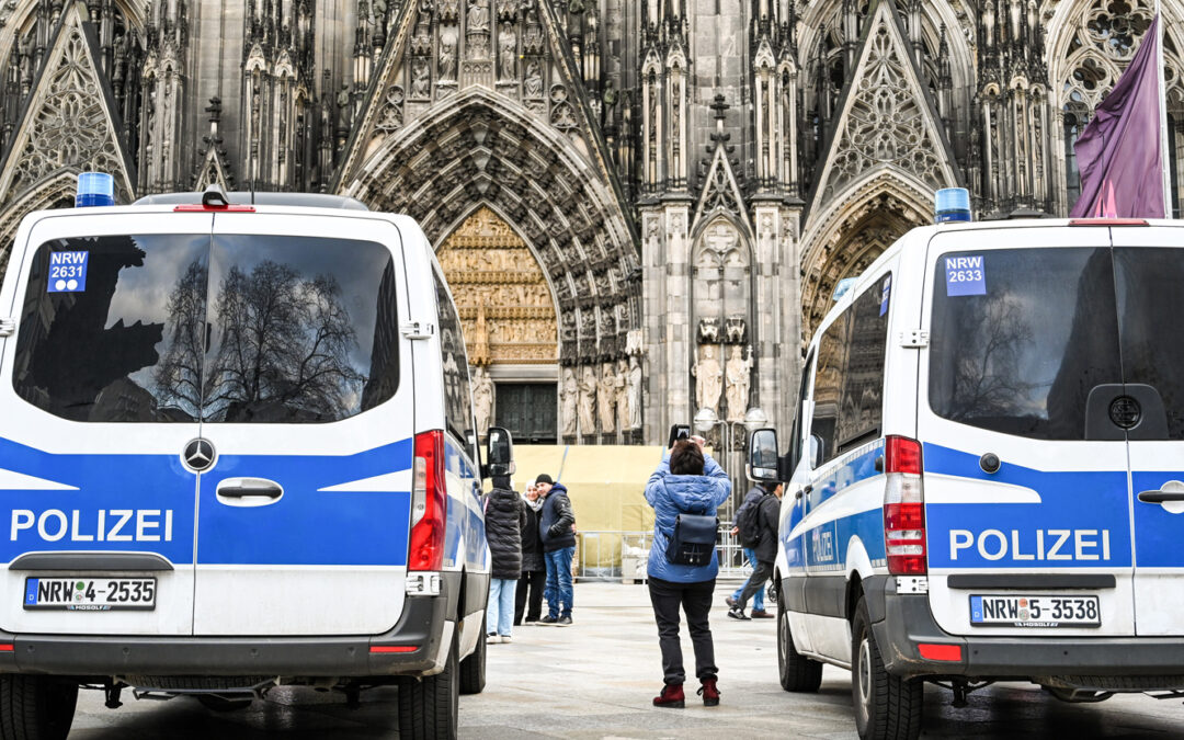 Polizei-Großeinsatz: Einbrecher klettern auf Turm des Kölner Doms